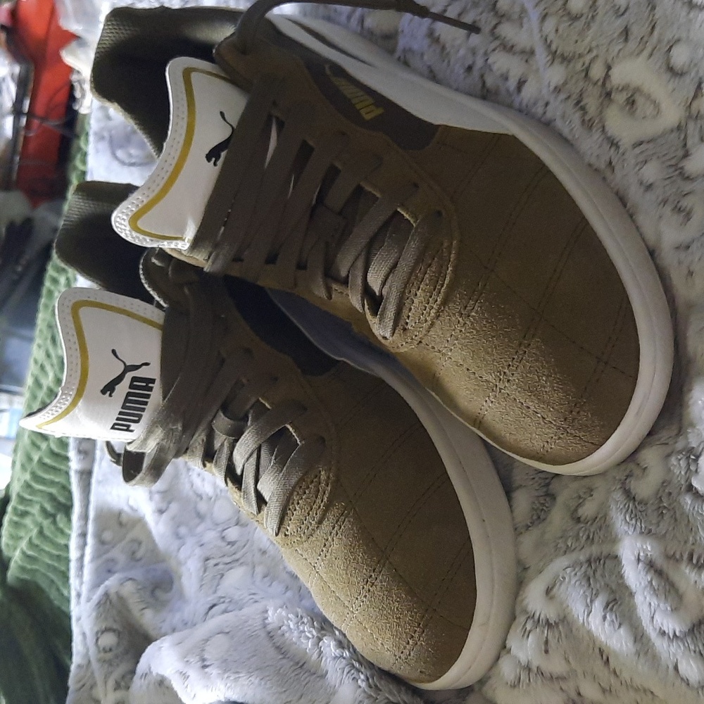 Puma Men's 10 Olive Suede Sneakers, Worn Once Indoors Display, New w Box